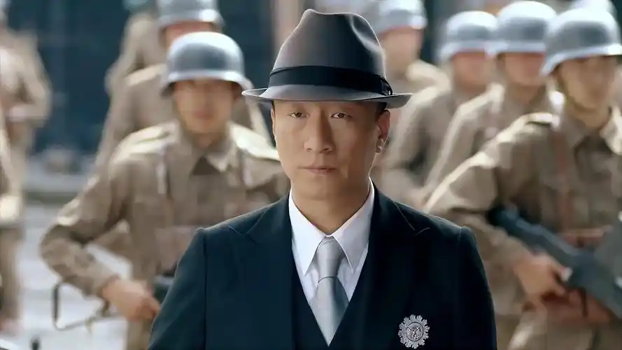 一代枭雄:孙红雷带兄弟投奔我军,看到长官后懵了,是自己老婆!