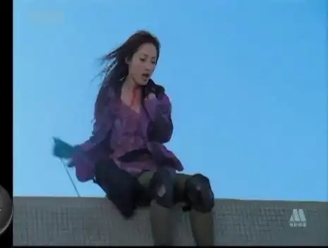 成龙主演的新警察故事中,那个女匪(蒋怡)饰,我看他的脖子流血了,怎么