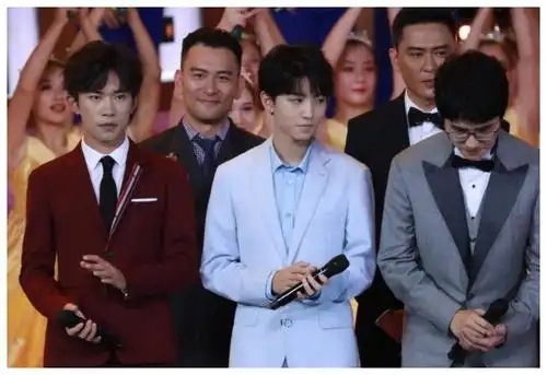 千玺176,王俊凯180,刘昊然184,同框后身高差一目了人