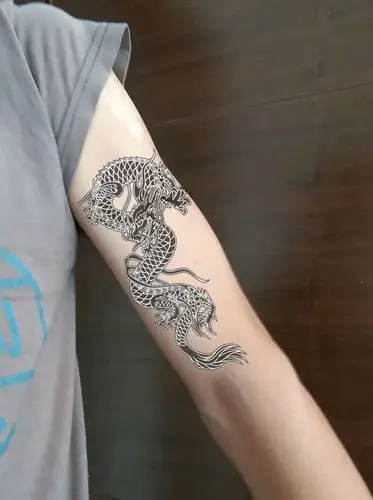 朴灿烈手臂上的纹身是什么意思_手机壁纸_电脑壁纸_桌面壁纸【图客网