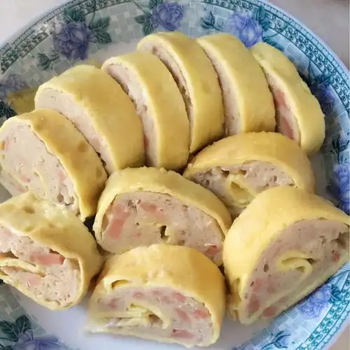 乐乐开心做的猪肉蛋卷