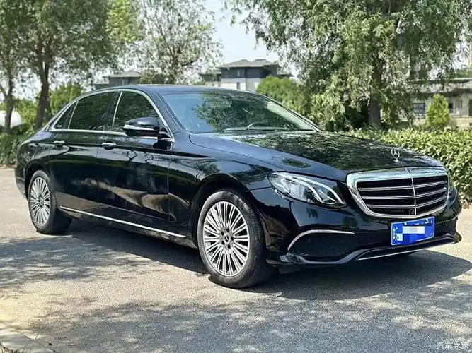 19年20款奔驰e300l满配豪华 原厂黑立棕 车况前嘴瑕疵