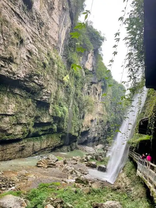 恩施大峡谷之"云龙河地缝"-天坑配地缝,天桥连洞群,抬头一线 - 抖音
