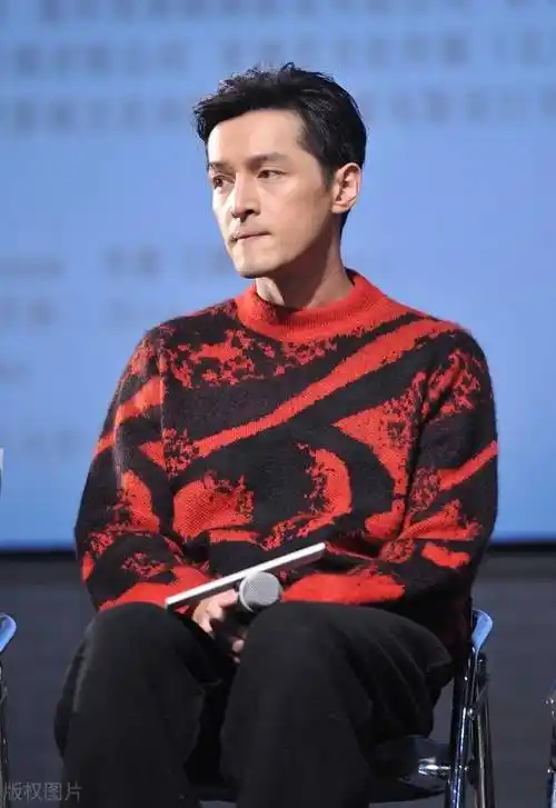 胡歌和薛佳凝晒合照疑似复合,破镜能圆?_身后_照片_感情