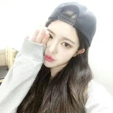 反戴帽子女生头像 鸭舌帽女生背影冷酷