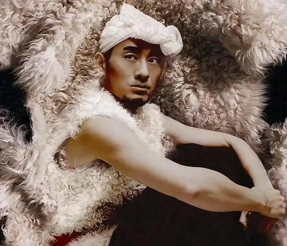 事实证明扬言要灭掉凤凰传奇的阿宝已经活成了一个笑话