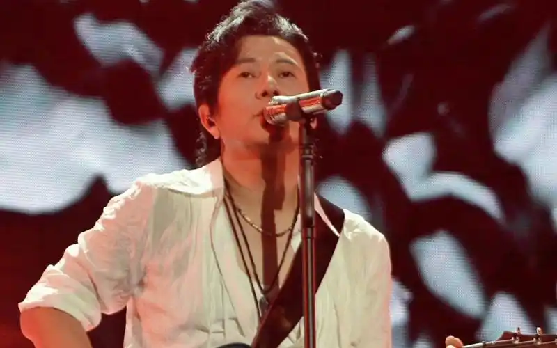 【郑钧/舞台直拍】2023.7.2热爱全国巡回演唱会北京站 灰姑娘 直拍