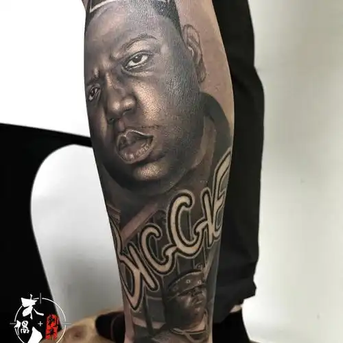 biggie一位黑人说唱歌手