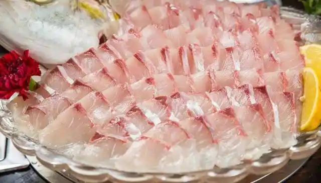 在广西有一道地方特色美食叫鱼生你敢吃吗