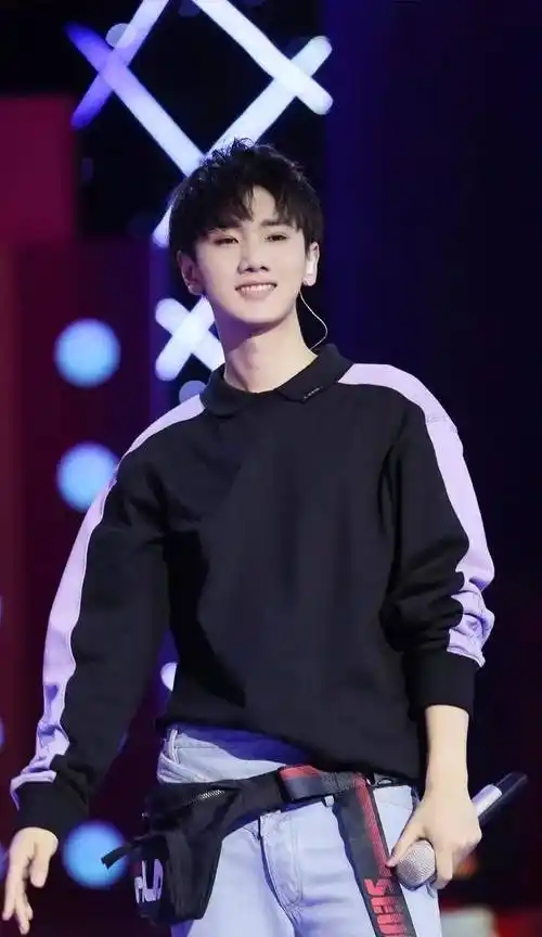 情歌转换器汪苏泷,年少成名爱唱小情歌,已结婚5年还有个女儿?