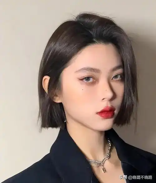 今年最受欢迎的一款短发洋气减龄(别再留长发了今年流行这)(6)