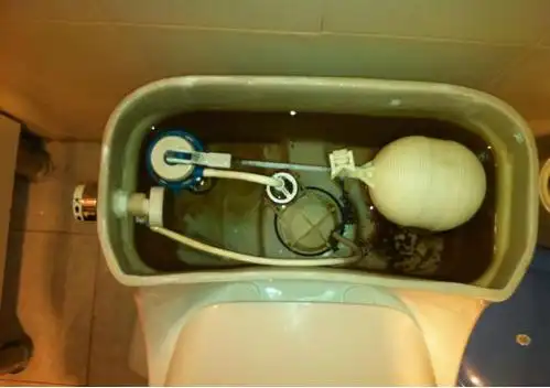 卫生间马桶水箱上不了水怎么办?一个超简单方法,瞬间解决问题!