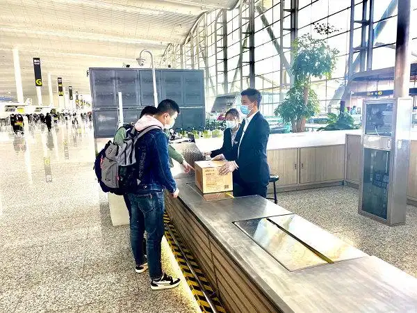 创新提升 暖心服务,白云机场升级行李打包服务