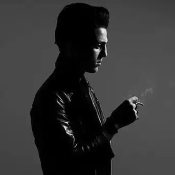 侧脸伤感成熟男生抽烟头像图片