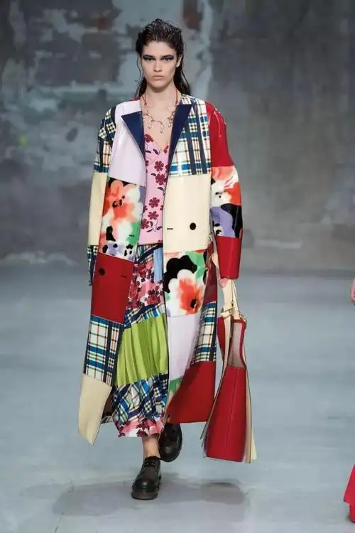 波普风上身秒变艺术女神