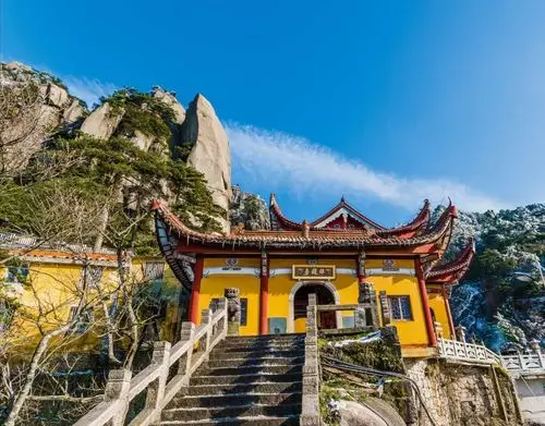 分享到:微信 qq空间新浪微博 2020年8月15日讯,九华山风景区位于安徽