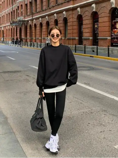 长款卫衣这样穿时尚又休闲凸显个人魅力