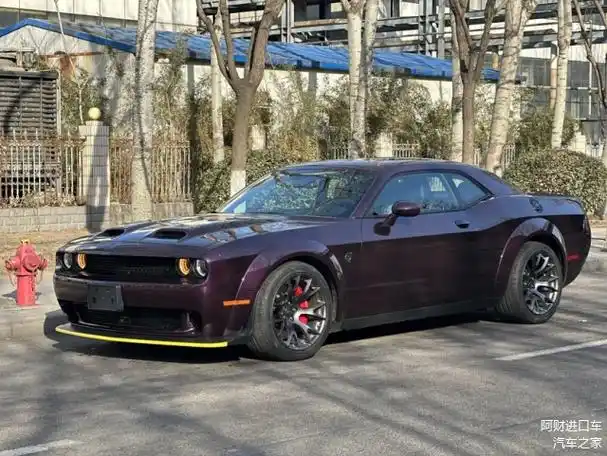 22款道奇挑战者地狱猫宽体版62t宽体srt