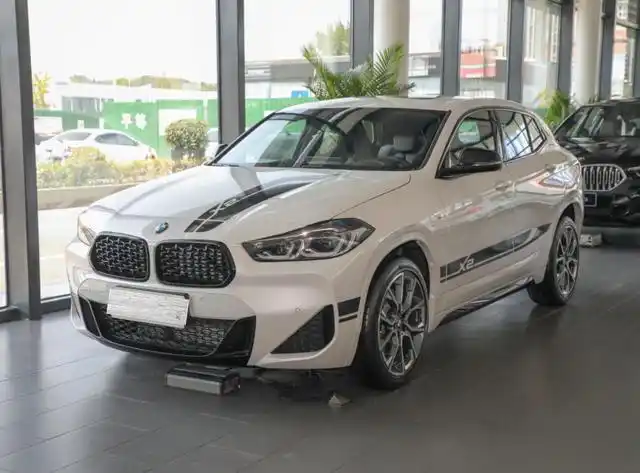 2022款宝马x2xdrive 25i曜夜版静态测评:造型运动,性能不俗