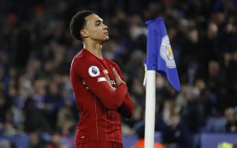 阿诺德上演"太子升职记",5年前还是利物浦球童