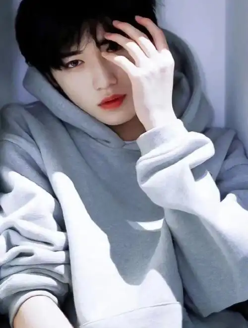 小海螺们快看看时代少年团宋亚轩的神仙颜值