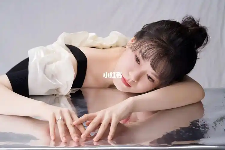 小鹿千金歌手司南ootd70cc云朵连衣裙