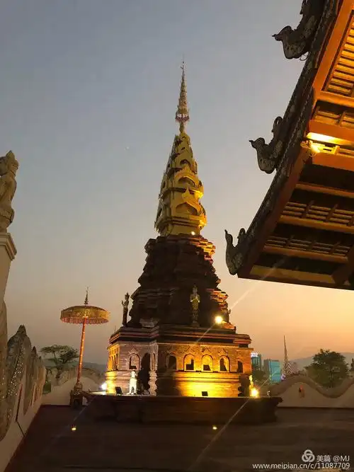 云南西双版纳古纳卡傣族文化园曼贺纳自然村寨,景洪市大金塔,六国水上