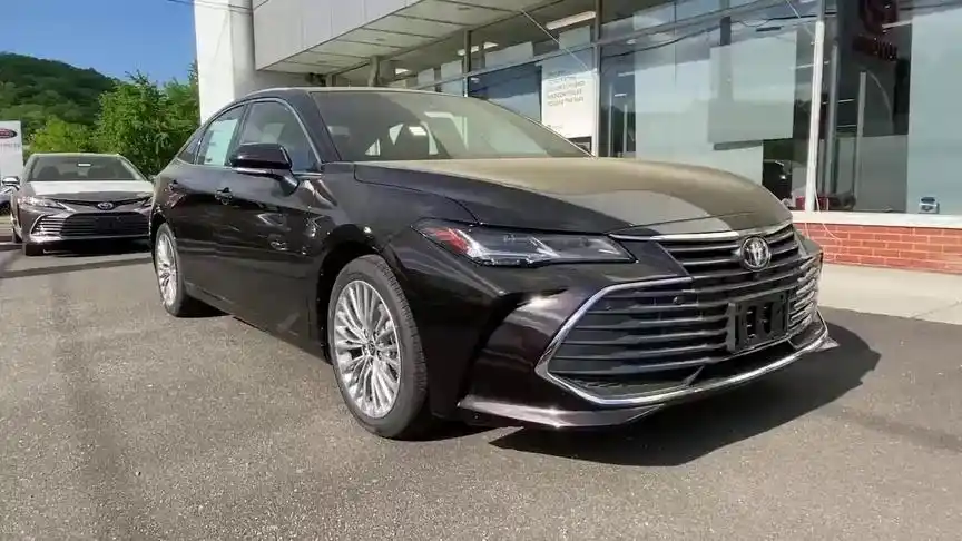 新车到店,实拍2021款丰田亚洲龙,近距离了解后,我放弃了雅阁