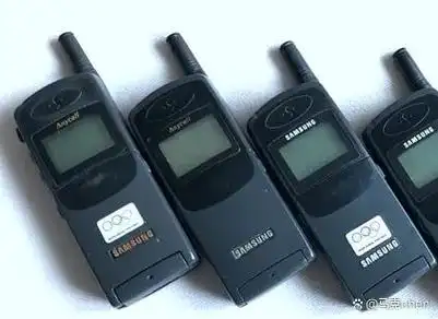 使用的第一部手机是三星s600,之前都是用传呼机,无论是数字还是汉显的