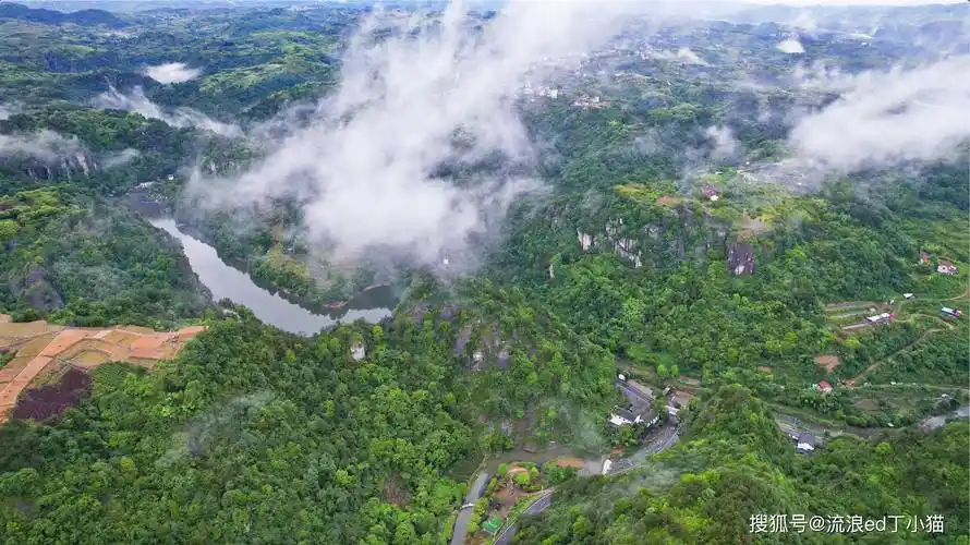 新昌地处绍兴东南部,东邻宁海,奉化,南接天台,西南毗连磐安,东阳,西北