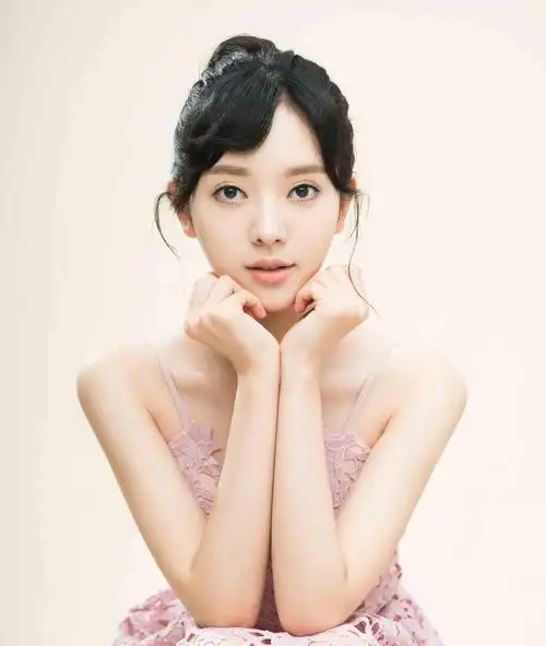 雨婷儿(演员|歌手)雨婷儿,2000年1月28日出生于北京,中国内地女演员