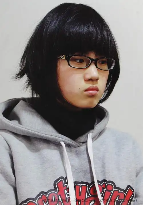 【美术高考头像素材】女青年头像照片(3)