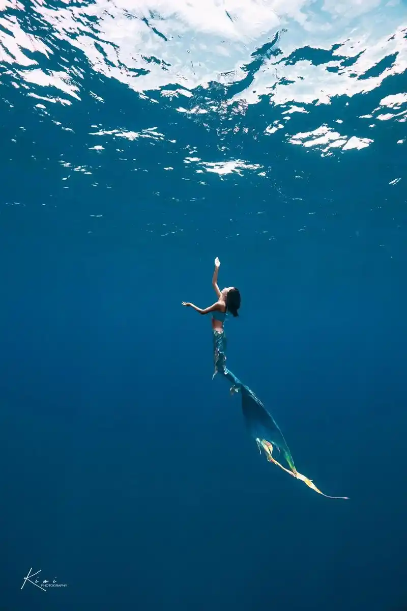 潜水女孩 #自由潜水 #水下摄影 #美人鱼  - 抖音