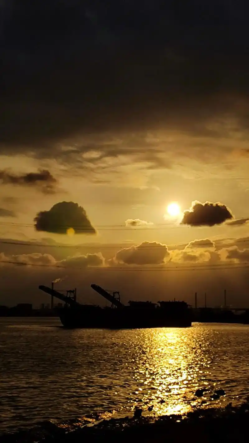 找一个有风的傍晚.#摄影 #夕阳  - 抖音