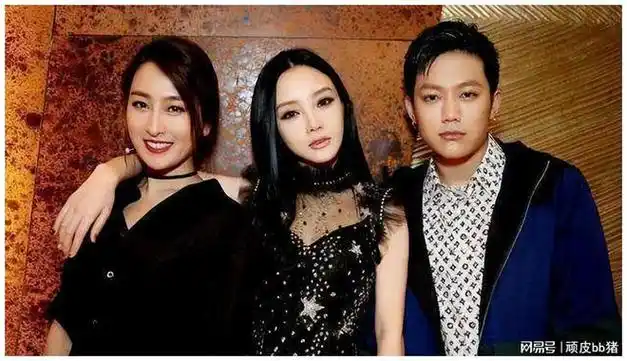 像村里的村花?|军校|军训|李小璐|娱乐圈|战争法_网易订阅