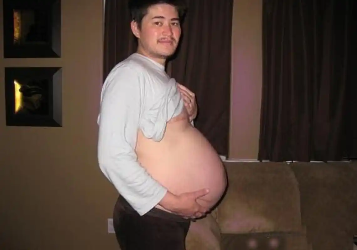 听说有个叫托马斯比蒂的男人,成为了世界上第一个怀孕生子的男性.
