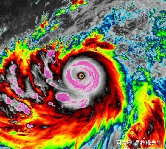 巨大,外围云系庞大,直径超过了2000公里,与1979年的超强台风泰培相似