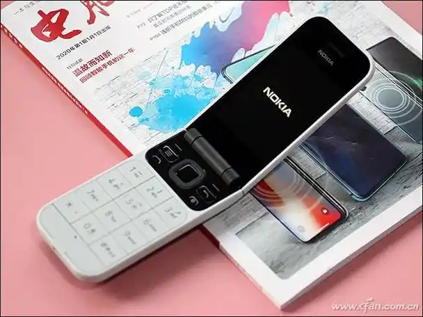诺基亚翻盖手机(2720 翻盖手机评测图赏)(11)
