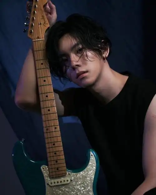 丸山裕介老婆最美了～～情人节快乐～～～宝贝们来自:leetszmew2021