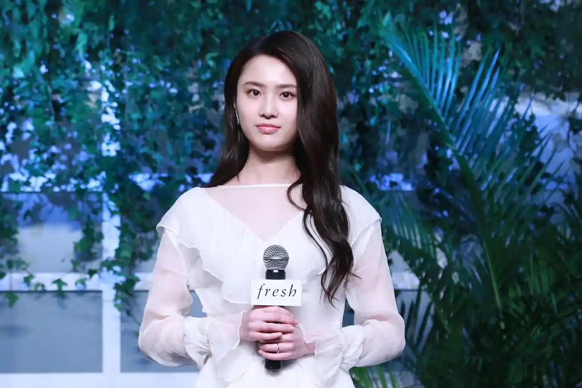 在《归来》这部电影中,张慧雯饰演的是一位有年代跨度的角色,和巩俐