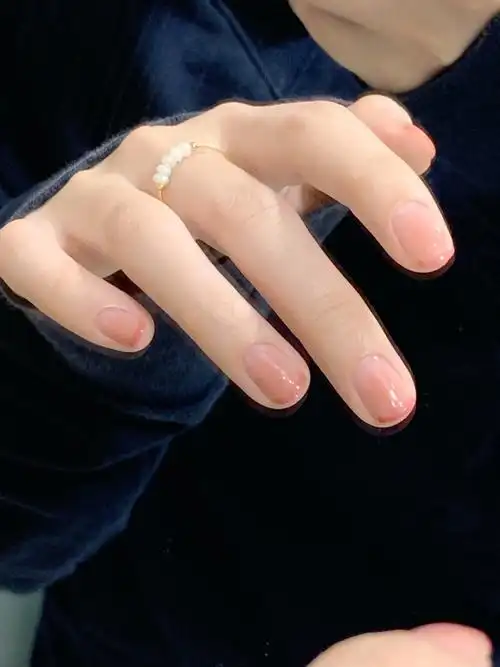 温柔纯欲水蜜桃法式显白美甲