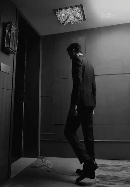 帅气嘎嘎的背影