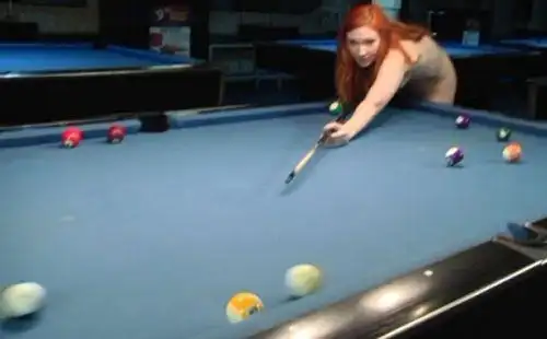 外国女主播全裸打台球 尺度之大令人咋舌