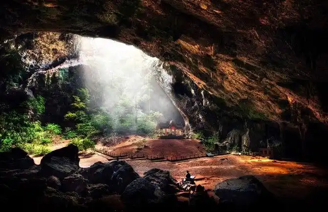 蜗居城里还不如当山里洞人世界最美的洞穴
