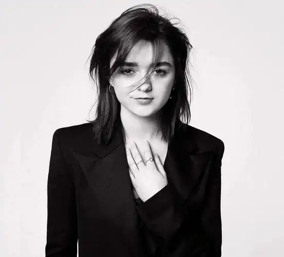 帅气!权游二丫代言卡地亚,走出荧幕她还是个互联网企业家