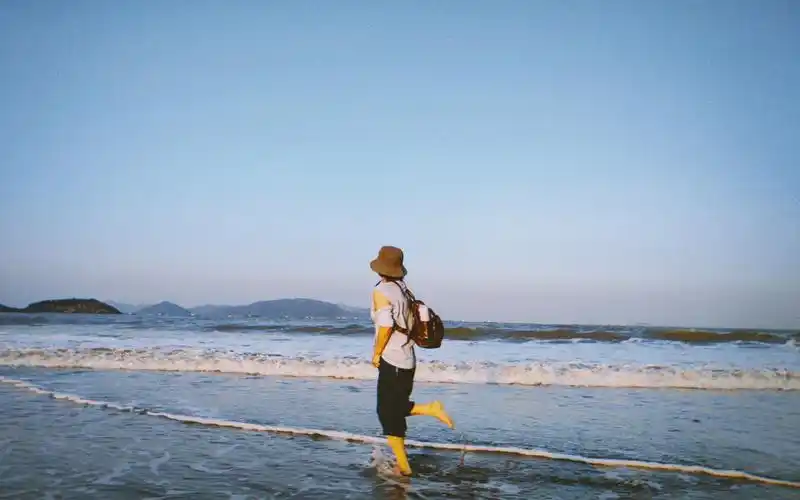 【vlog】 象山 | 总要在夏天的海边放肆奔跑吧,感受海浪抚摸脚背的