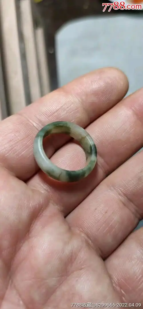 清代老玉戒指品相如图有裂纹68