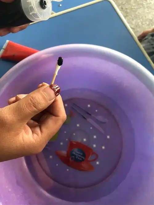 两根普通棉签,让孩子秒变艺术家!