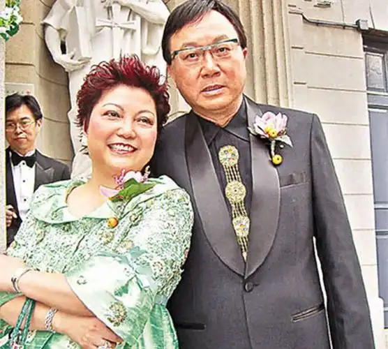 许冠文许冠杰开派对,儿孙满堂太幸福,许冠英却终生未婚无儿女__财经