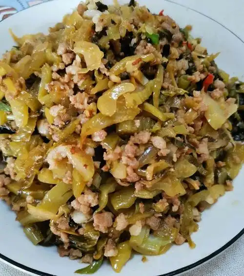 下饭神器:酸菜炒肉沫